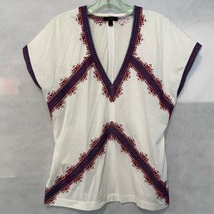 White short sleeves with blue and red embroidery